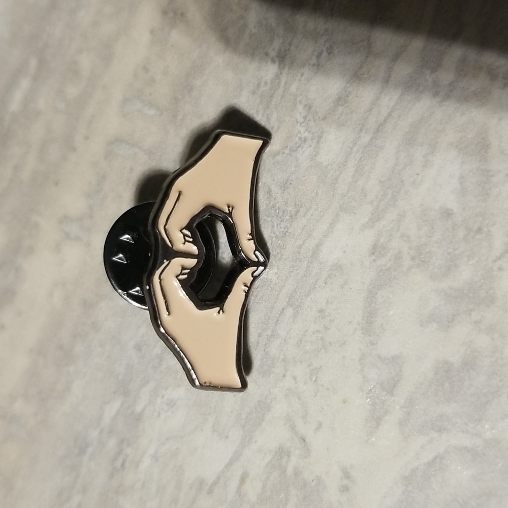 New Taylor swift inspired heart pin